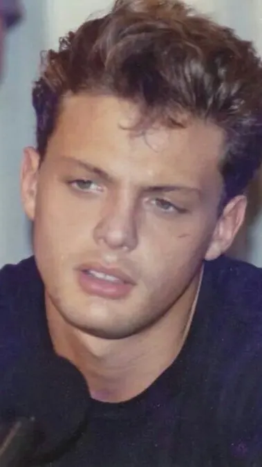 ai character: Luis Miguel background