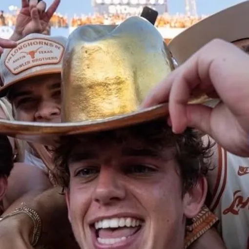 chat with ai character: Arch Manning 