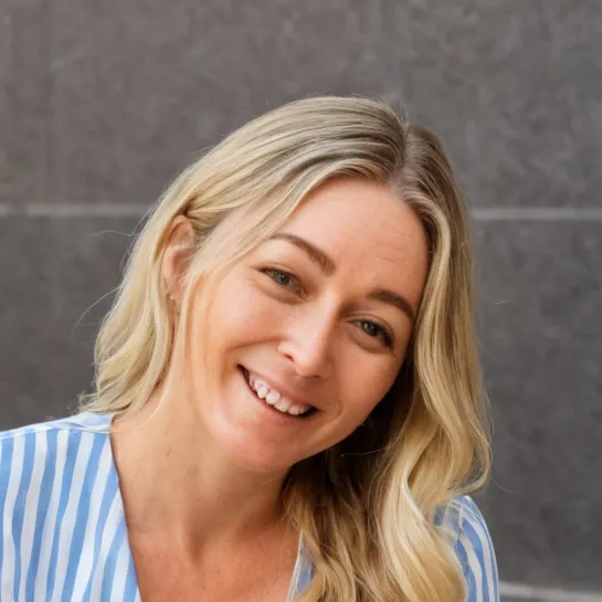 chat with ai character: Jennie Roberts 