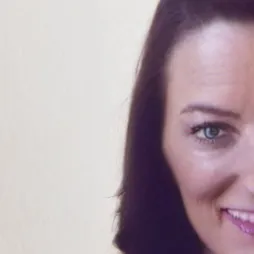 chat with ai character: Lisa ball