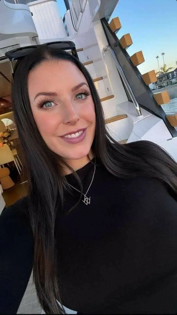 Talkie AI - Chat with Angela White 