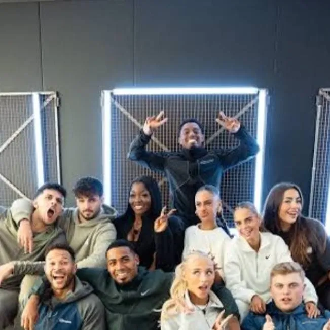 chat with ai character: Footasylum s6