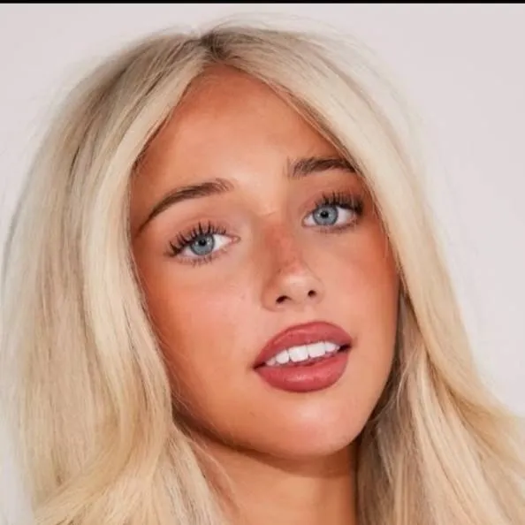 chat with ai character: Ami charlize 💕