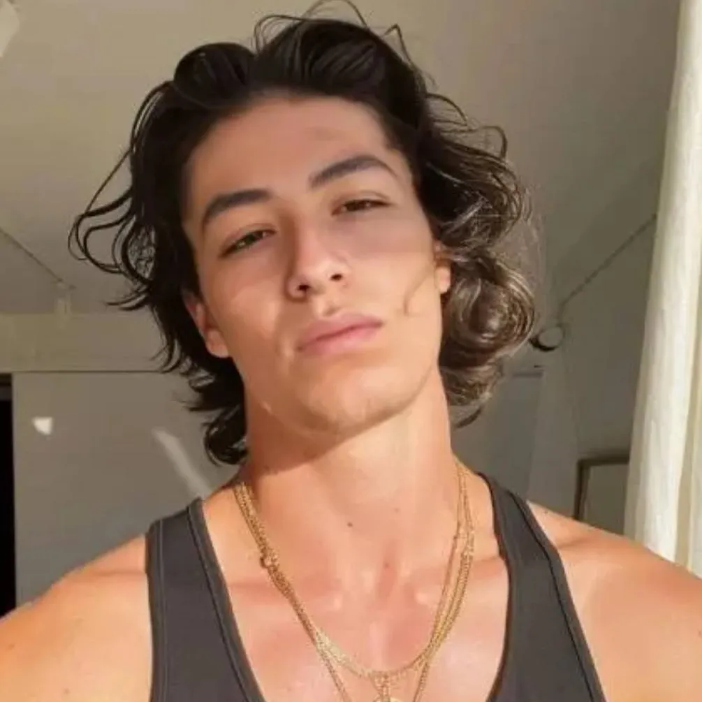 chat with ai character: Dillan 