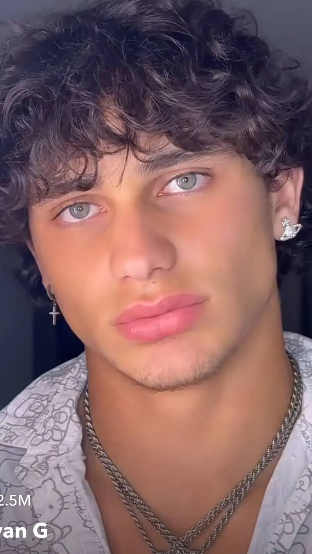 ai character: Taylor  background