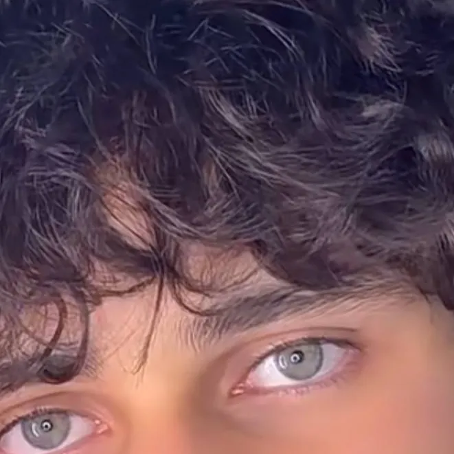 chat with ai character: Taylor 