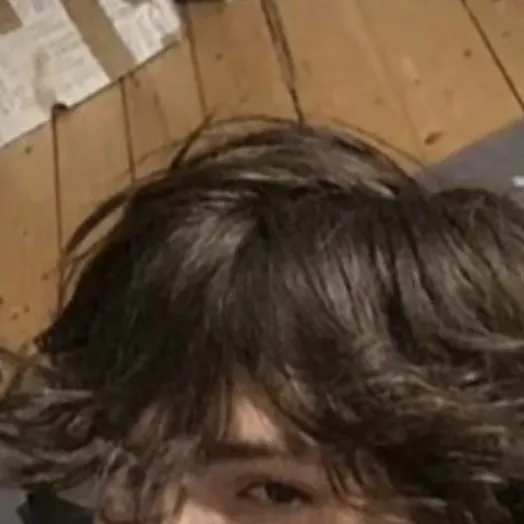 chat with ai character: Dylan