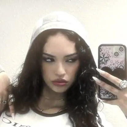 chat with ai character: Daniela Katseye 