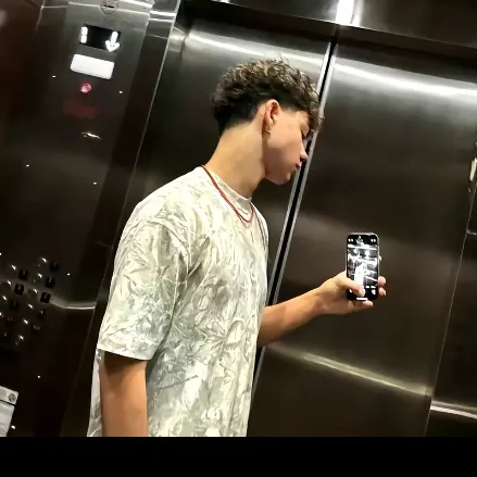 chat with ai character: Malachi x/yn 💋