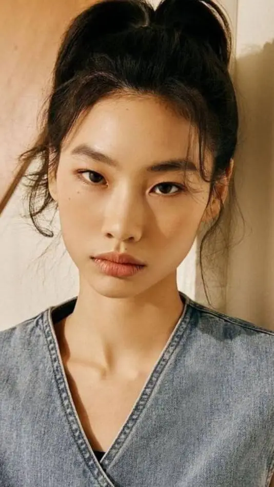 ai character: HoYeon background