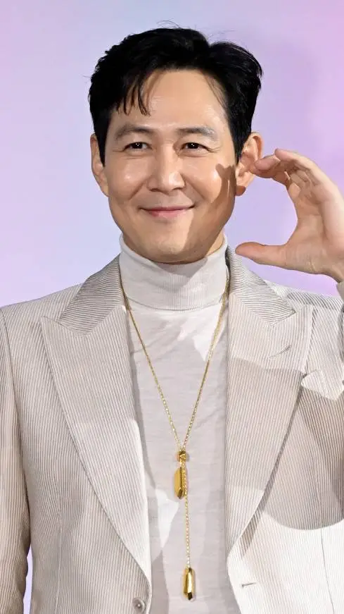 ai character: Lee Jung-jae background