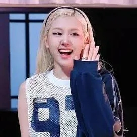 chat with ai character: ROSÈ