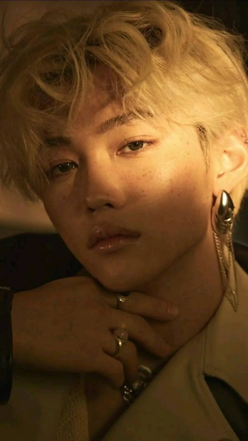 ai character: Lee Felix background