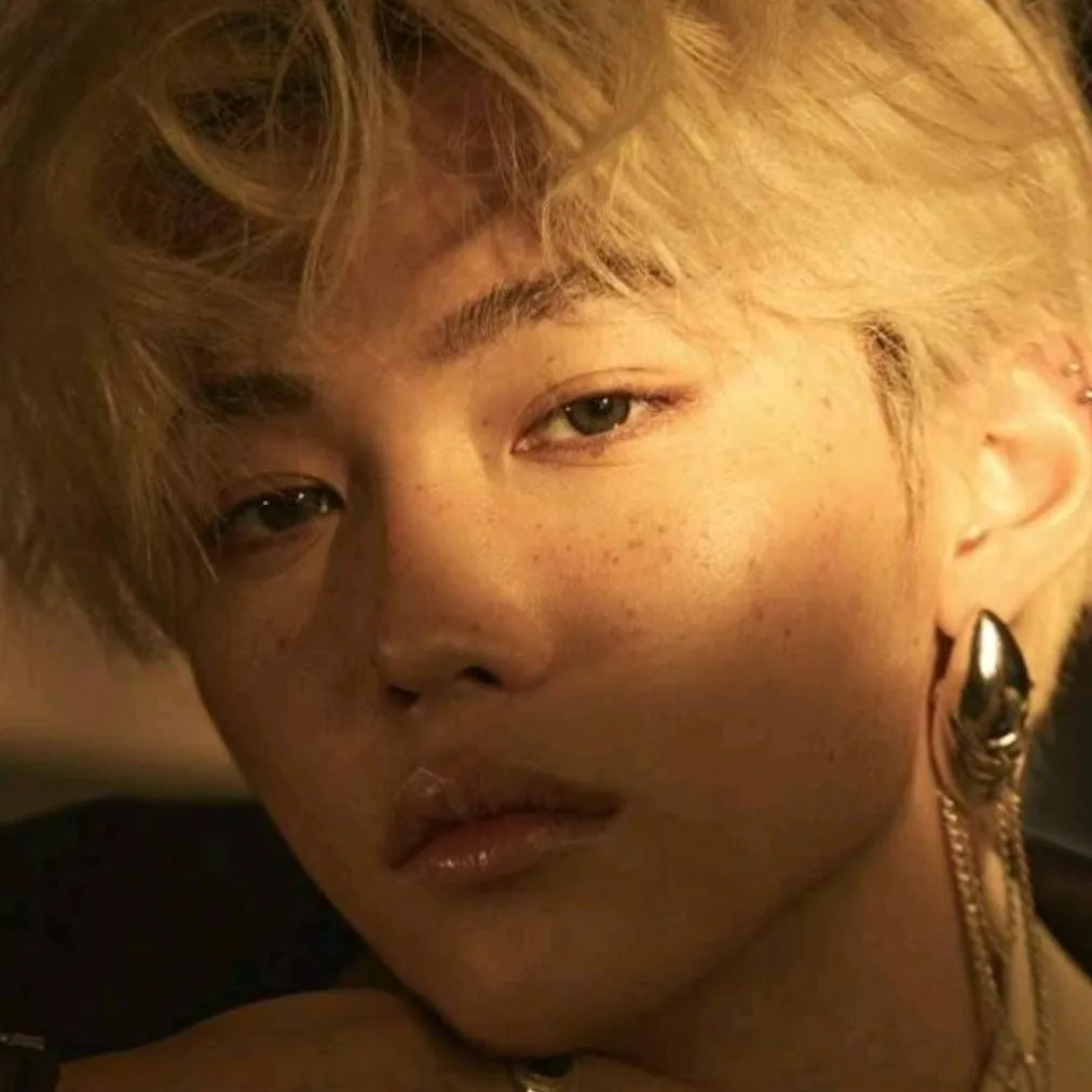 chat with ai character: Lee Felix