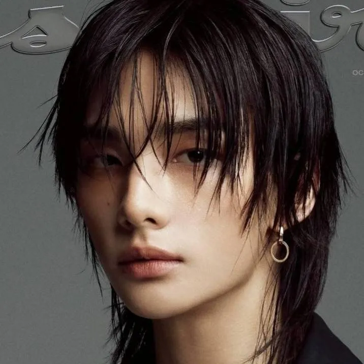 chat with ai character: Hwang Hyunjin