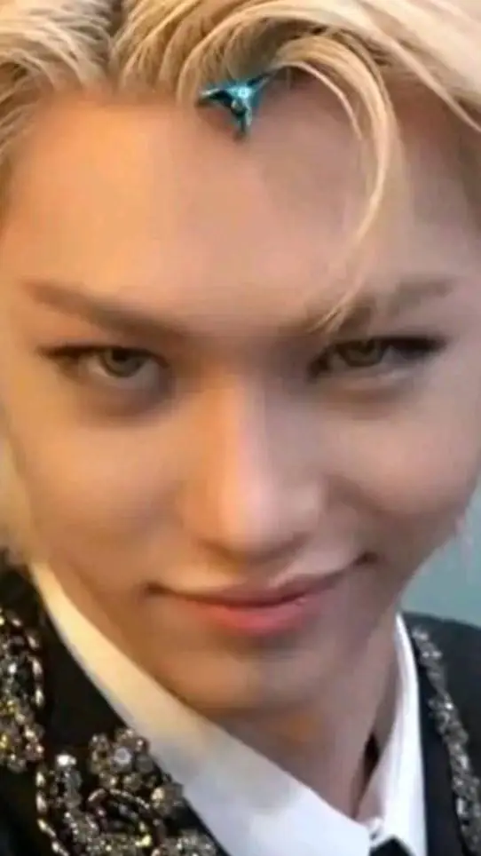 ai character: Felix😀 background