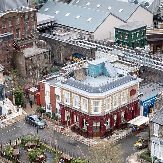 chat with ai character: EastEnders