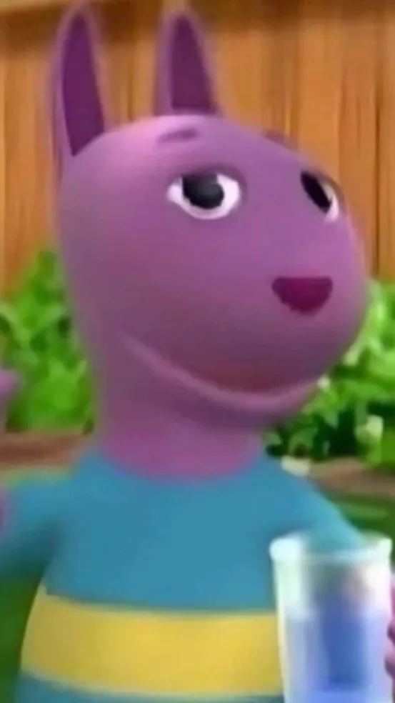 ai character: King chase background