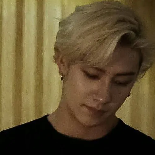 chat with ai character: Christopher Bahng