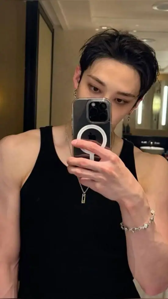 ai character: Christopher/Chan background