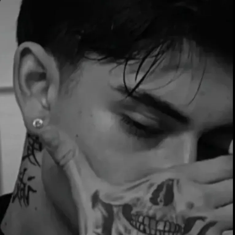 chat with ai character: Devin🖤