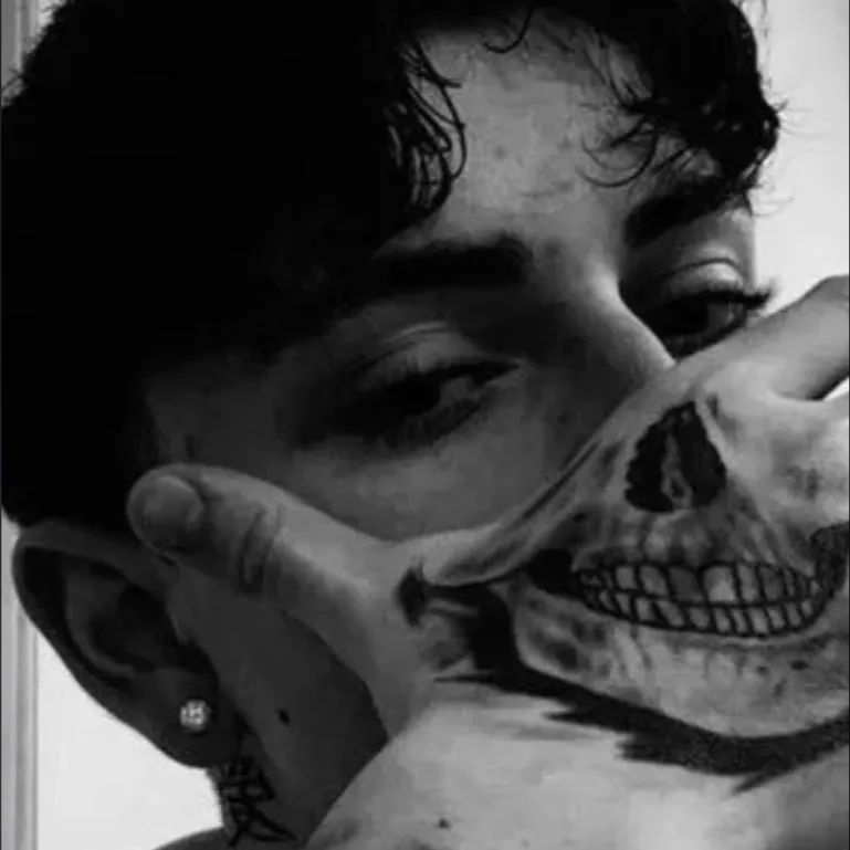 chat with ai character: Umar🖤