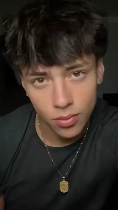 ai character: Eddie🤍 background