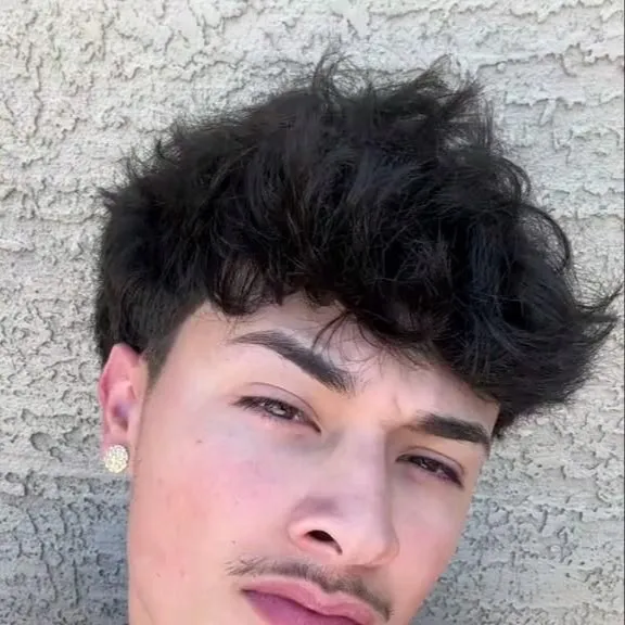 chat with ai character: Alex Marquéz