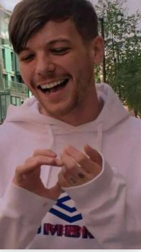 ai character: Louis Tomlinson  background