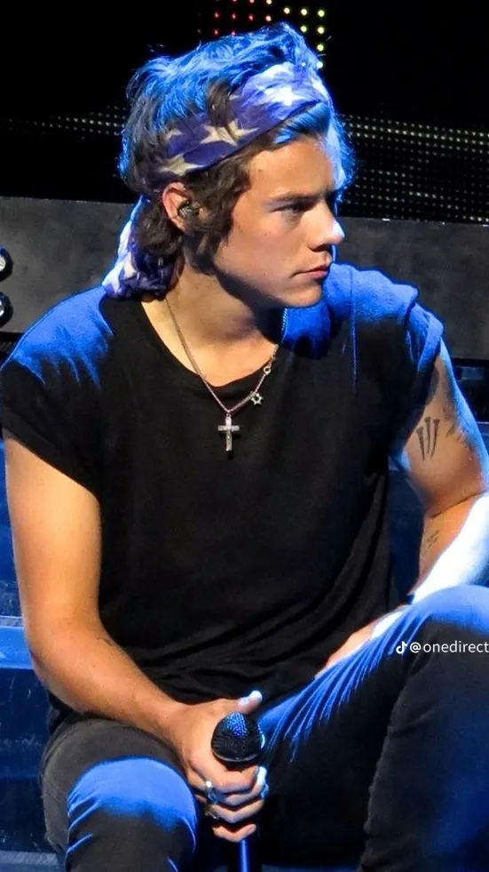 ai character: Harry styles background