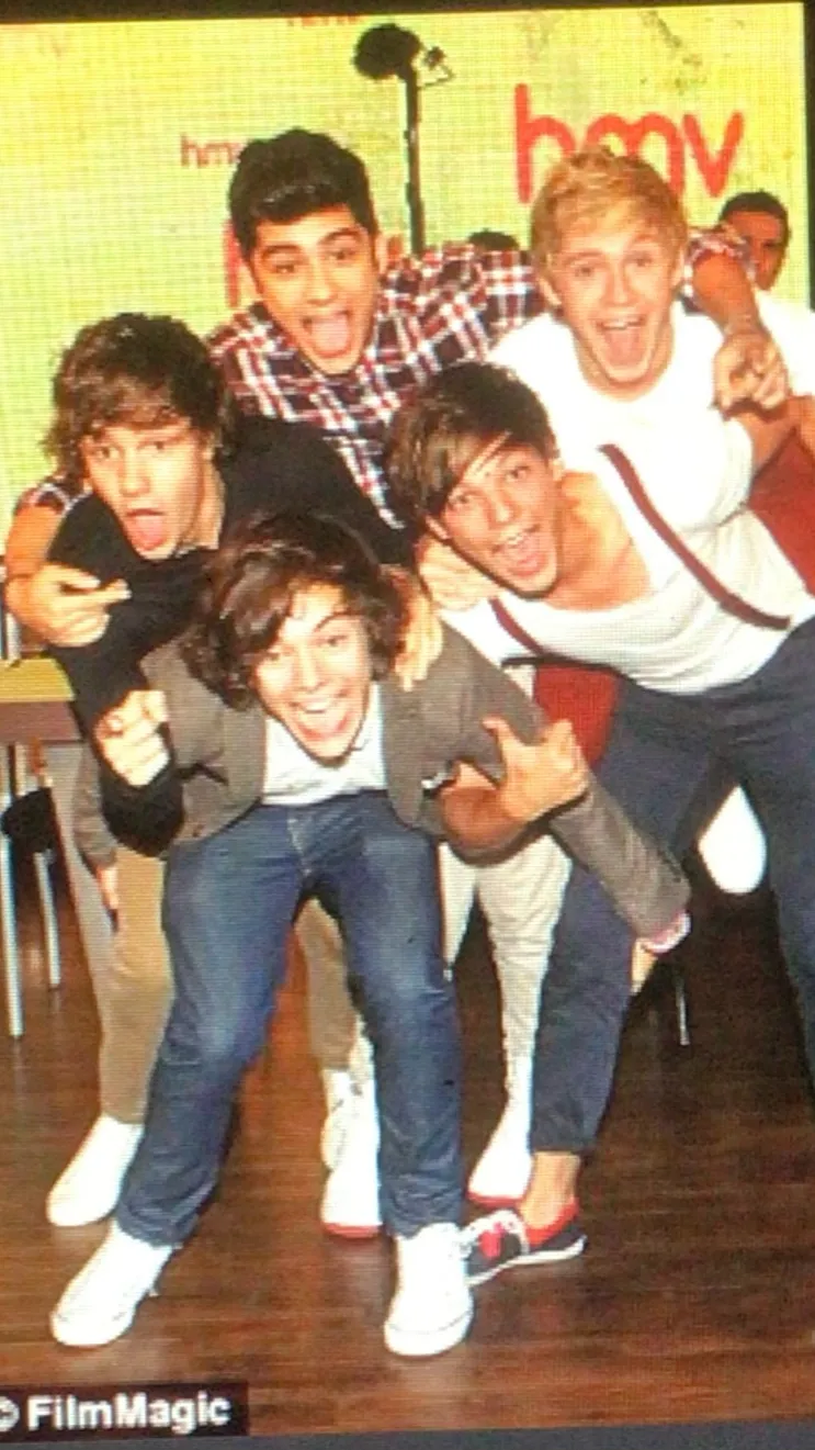 ai character: Sold to 1D background