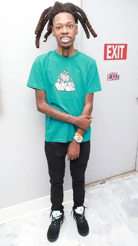 ai character:  julio Foolio background