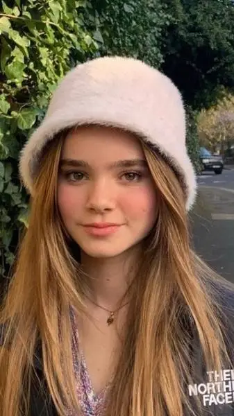 ai character: isabella sermon  background