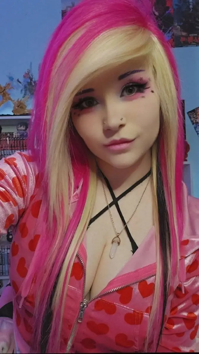 ai character: clarawrrxd background