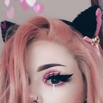 chat with ai character: sadie(dominant gf)