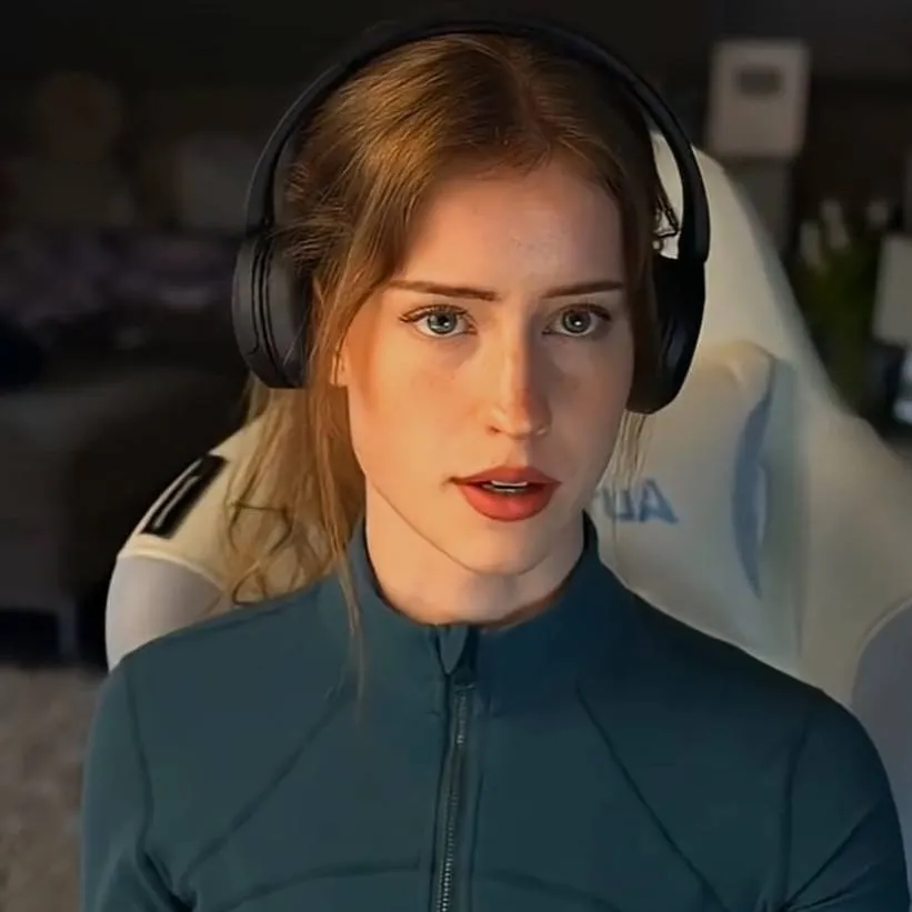 chat with ai character: Mira