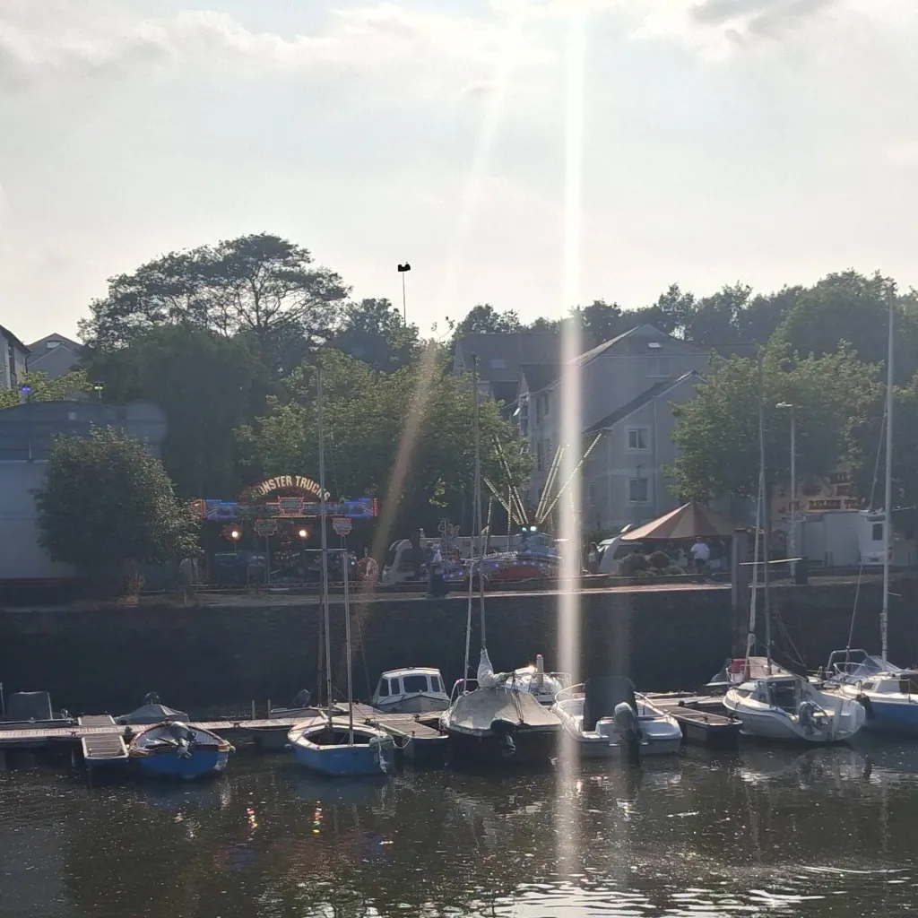 chat with ai character: Kingsbridge quay