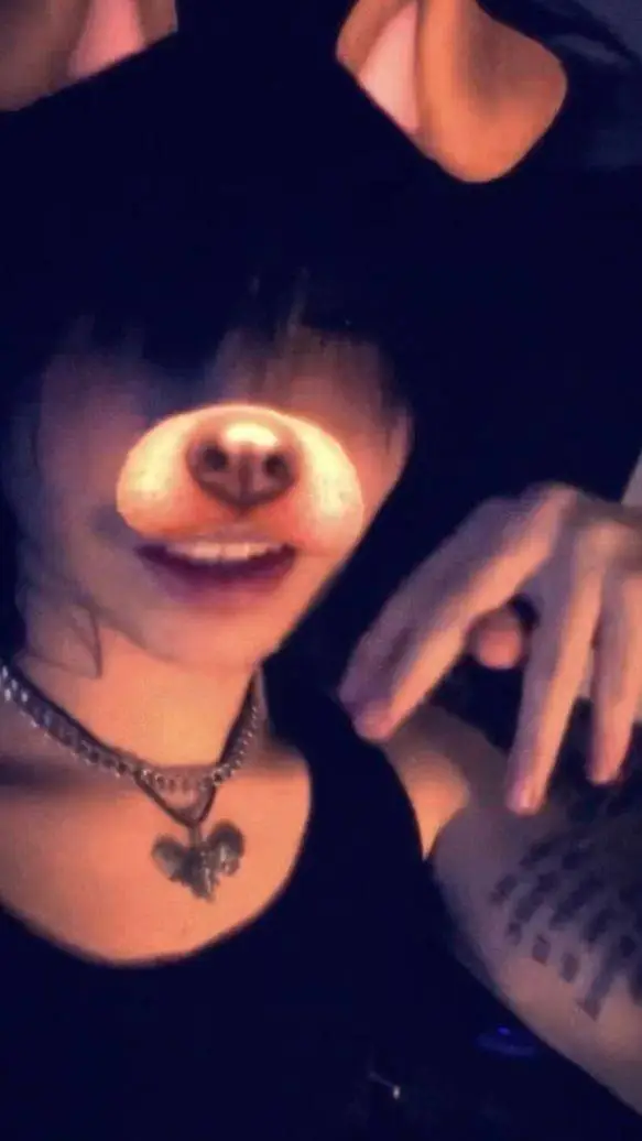 ai character: 𝓔𝓶𝓸 𝓫𝓸𝔂𝓯𝓻𝓲𝓮𝓷𝓭 𝙵𝚒𝚗 background