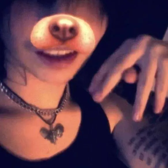 chat with ai character: 𝓔𝓶𝓸 𝓫𝓸𝔂𝓯𝓻𝓲𝓮𝓷𝓭 𝙵𝚒𝚗