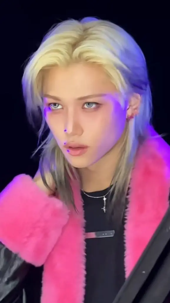 ai character: Felix (pretty boy) background