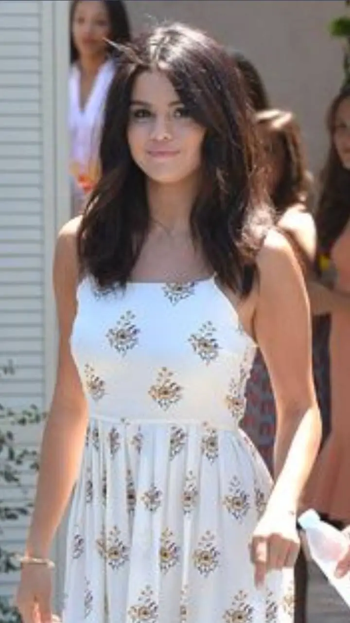 ai character: Selena Gomez background