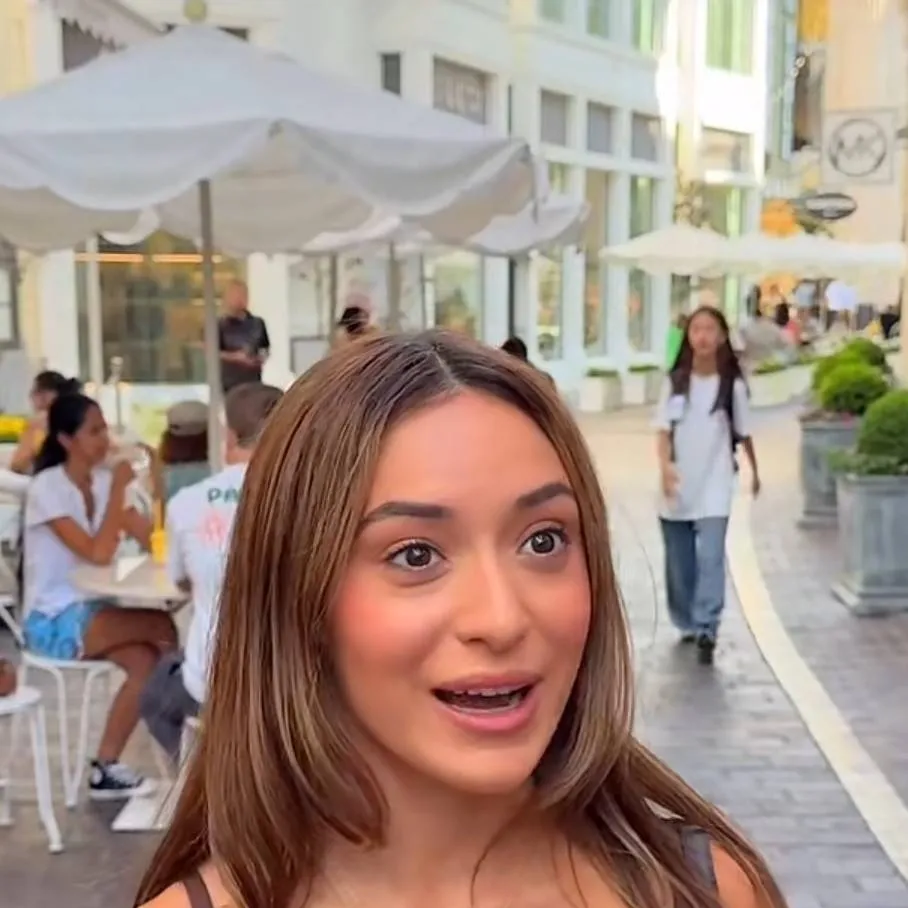 chat with ai character: Sasha
