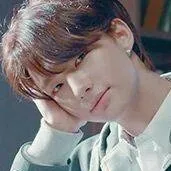 chat with ai character: Hwang Hyunjin✨️