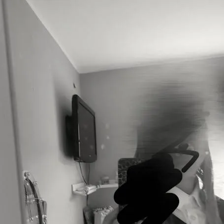 chat with ai character: Theo