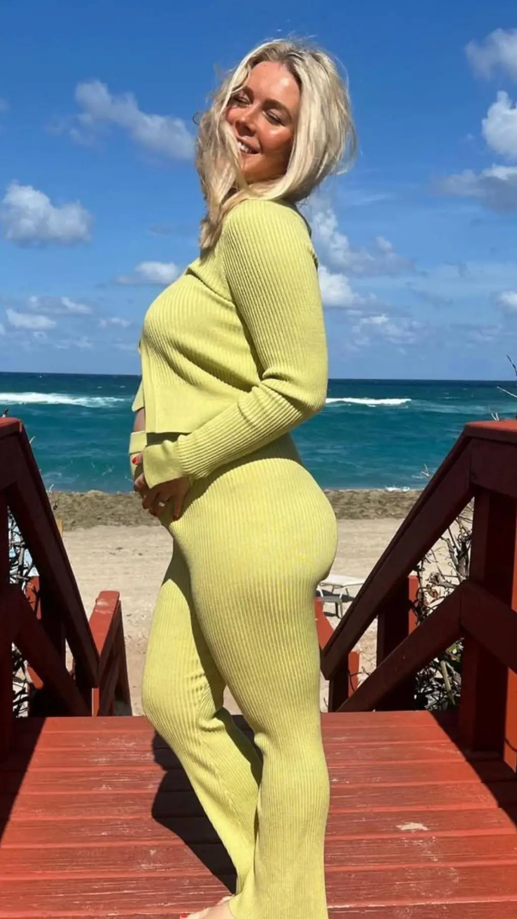 ai character: Karolin  background