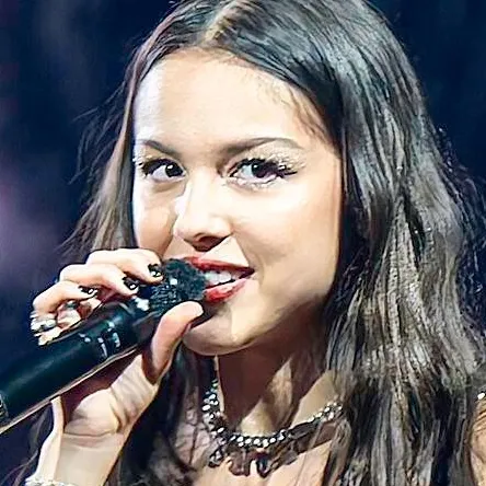 chat with ai character: Olivia Rodrigo 💜