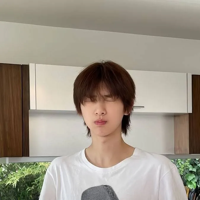 chat with ai character: Juhoon