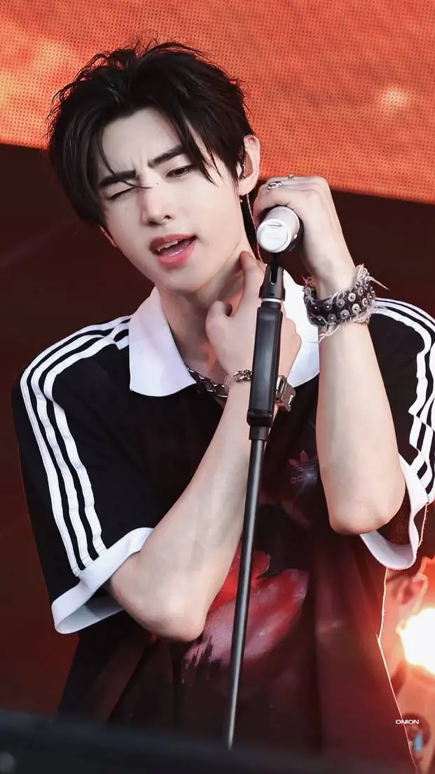 ai character: Park Sunghoon  background