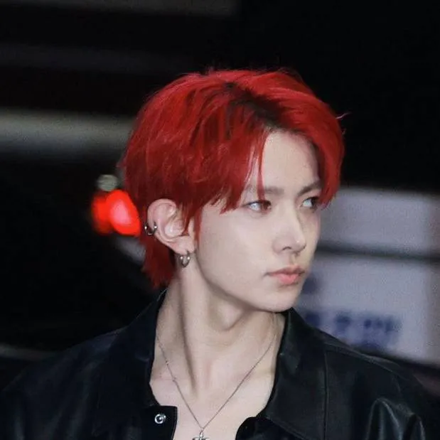 chat with ai character: Lee Heeseung ❤️‍🔥