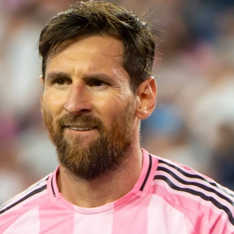 chat with ai character: MESSI